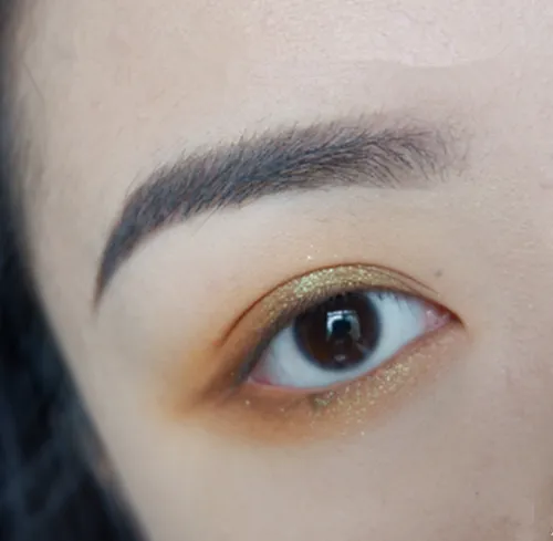 稚优泉眼影