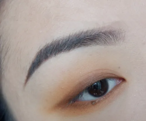 稚优泉眼影