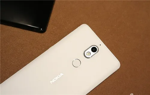 诺基亚7+