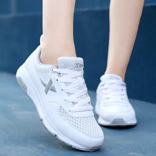 冬季女式旅游鞋