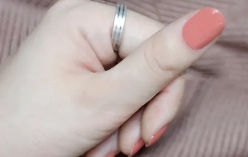 豆沙色指甲油