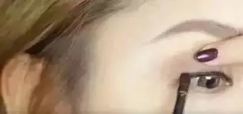 眼线画