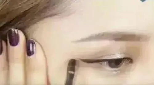 眼线画
