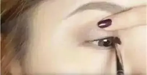 眼线画