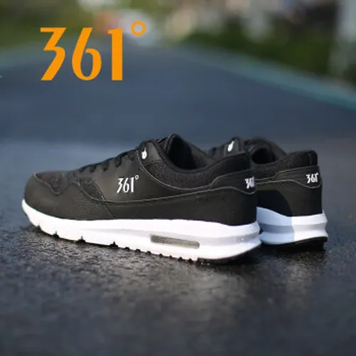 黑色休闲旅游鞋