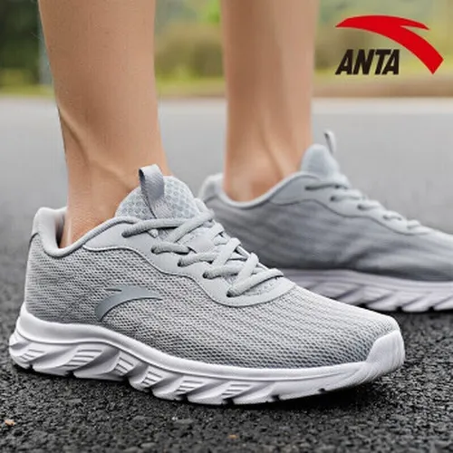 黑色休闲旅游鞋