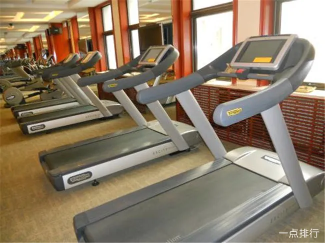 飞健跑步机