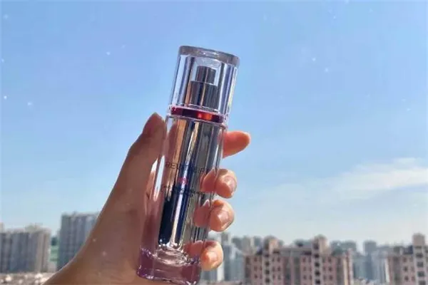 欧莱雅逆时瓶精华使用方法 欧莱雅逆时瓶精华白天能用吗