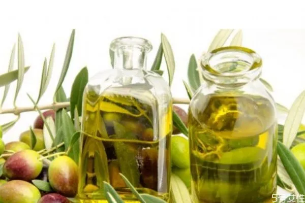 食用橄榄油可以擦脸吗 食用橄榄油可以护肤吗