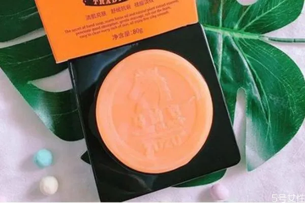 马油皂和洗面奶哪个先用后用 马油皂适合什么人用 马油皂和洗面奶哪个先用后用 马油皂适合什么人用