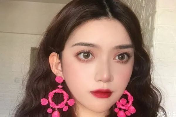 美瞳的l和r是什么意思 美瞳l和r哪个是左右