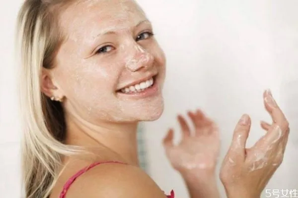 早上护肤下午可以直接化妆吗 化妆之前为什么要护肤