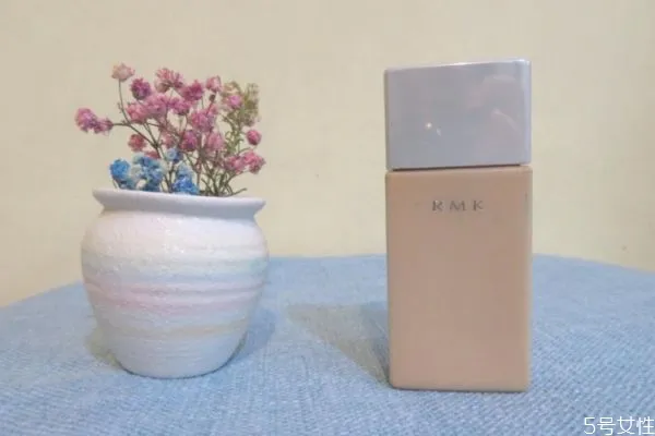防晒后可以直接粉底吗 粉底是在防晒之后擦吗