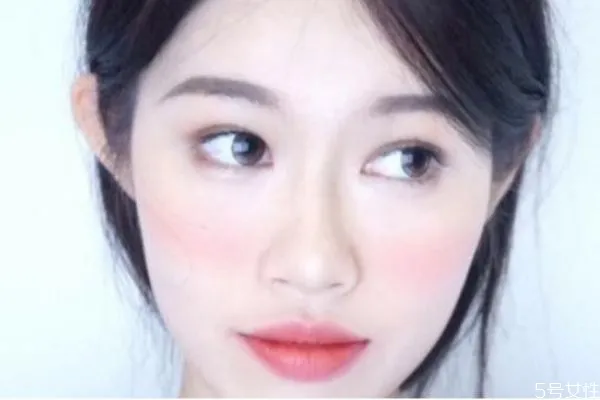 怎么避免腮红打多 腮红打多了怎样补救