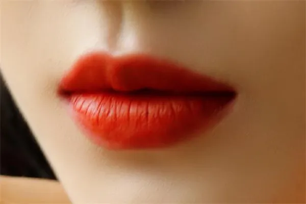ysl小金条28试色 ysl小金条28号色是什么颜色