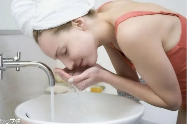 擦了乳液还能敷面膜吗 敷面膜前后的正确步骤