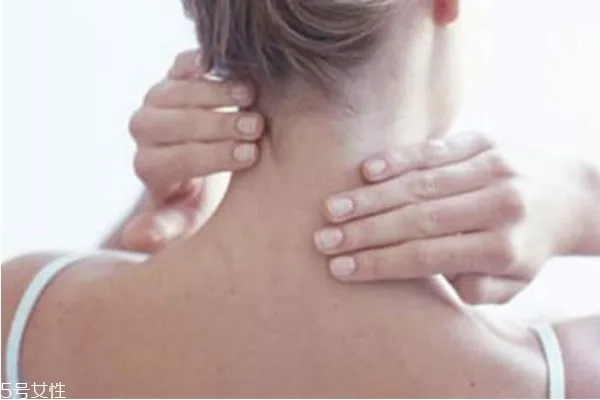 如何预防颈纹 保养颈部皮肤的小技巧